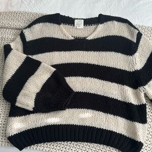 Black & Cream Knot Billabong Sweater
